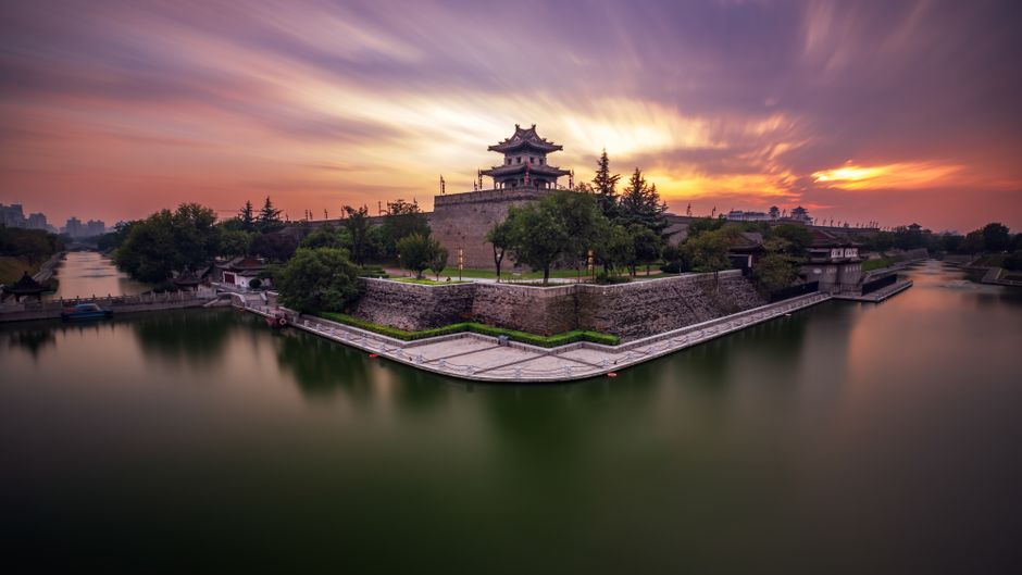 宝箴塞