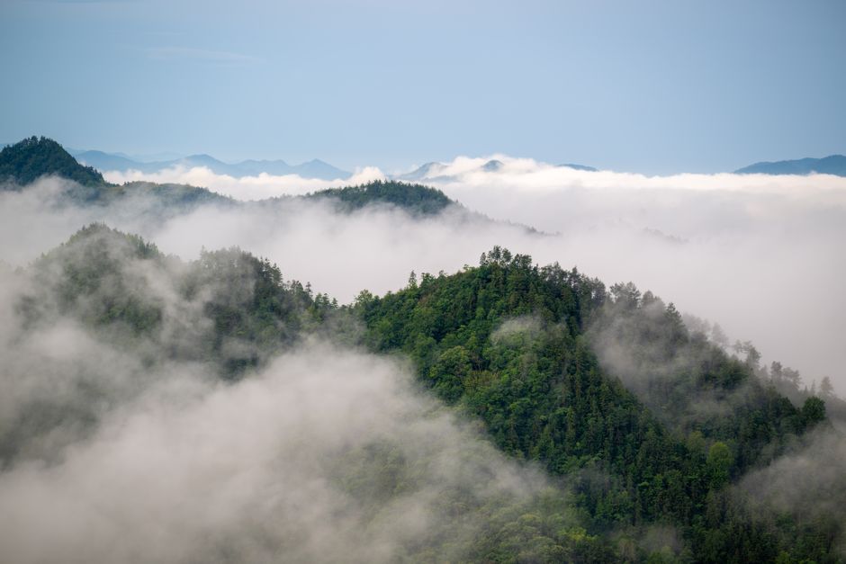 华蓥山:川东第一峰的红色记忆与自然奇观